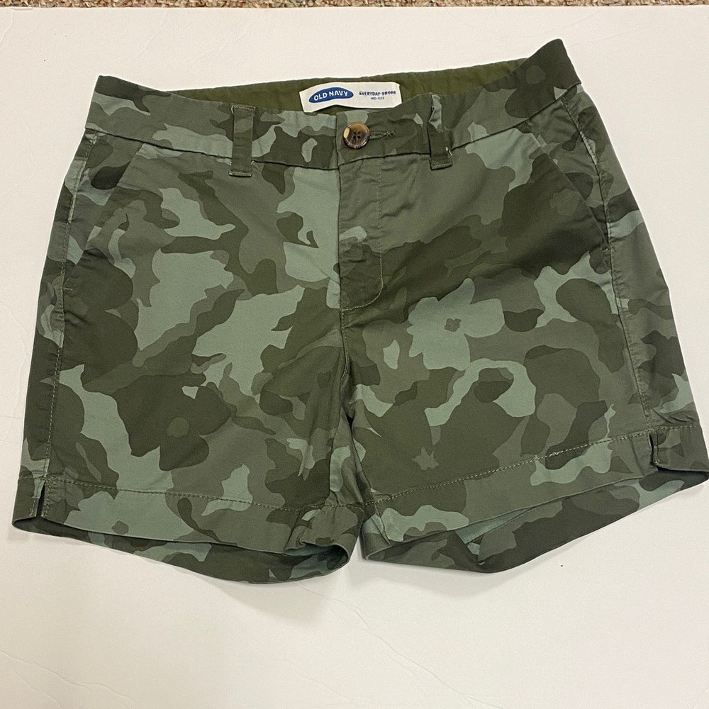 Old Navy Green camo Womens Shorts